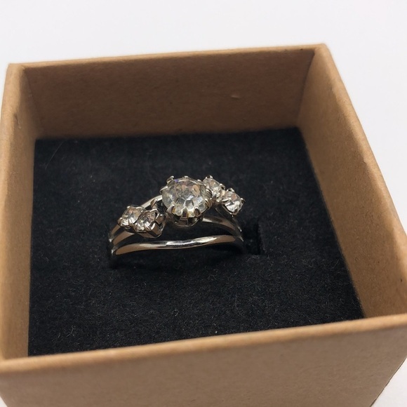 Vintage Rhinestone Ring - Picture 2 of 6